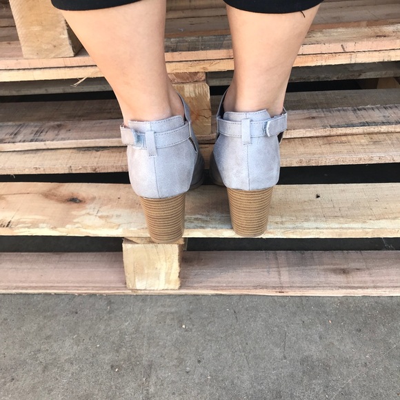 😍Restock ❗️Woven Ankle Bootie Light Grey - Picture 4 of 7